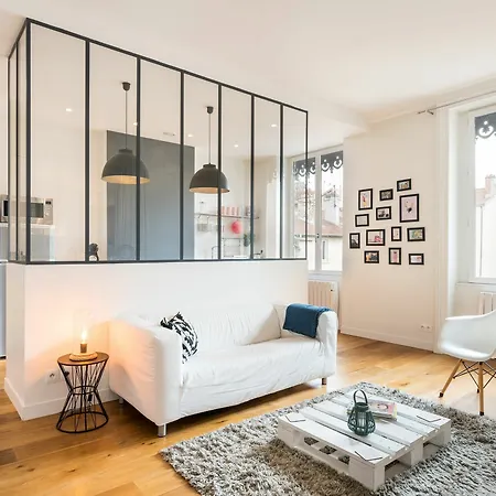 Pour Nomades Reveurs - 28 Bellecour Apartment *